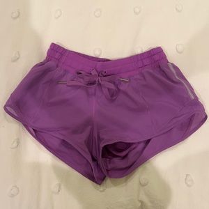Women’s Lululemon Hotty Hot Low Rise Short 2.5”